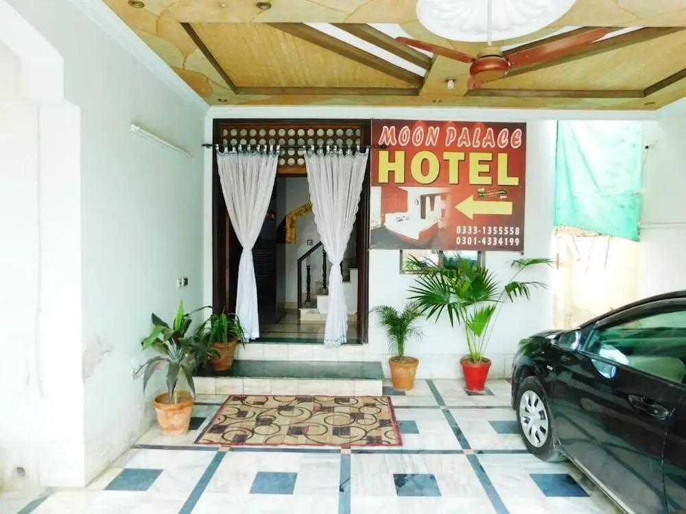 Hotel Moon Palace