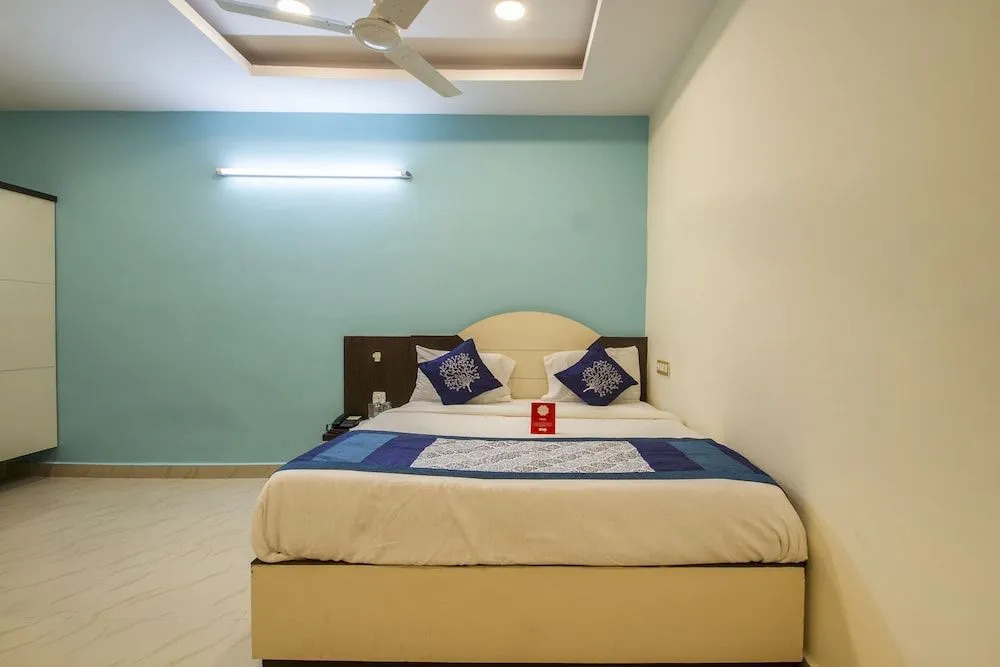 OYO 3968 Chandras Residency