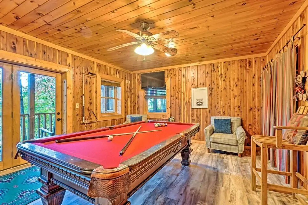 Smokies Cabin w/ Hot Tub! Group Adventure Base
