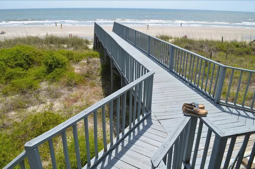 Fins to the Right - 6 Br Home
