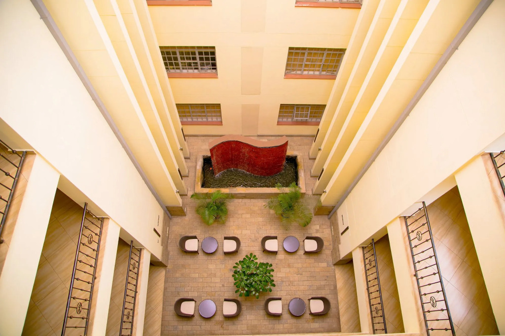 Batians Apartment Hotel