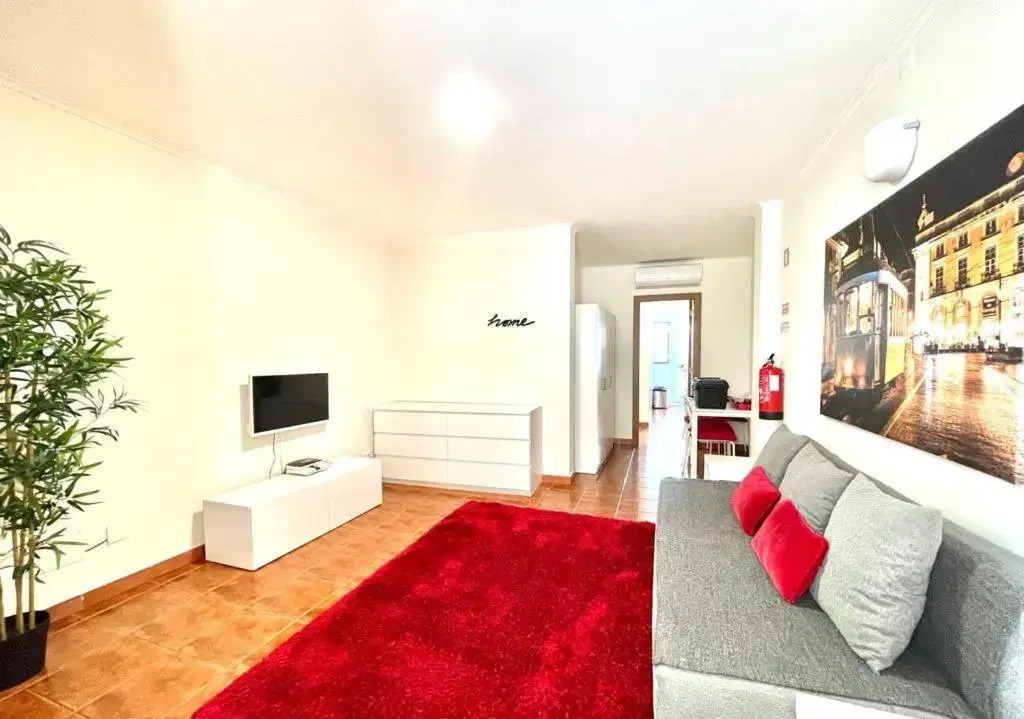 Lisboa, Charming Patio House, Central Lisbon, WIFI, Air Conditioning, Near Metro, by IG