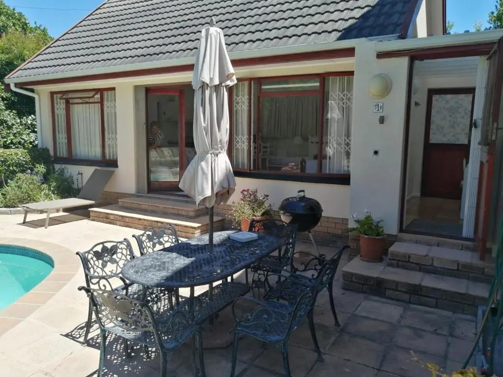 Pinoak Cottage Constantia