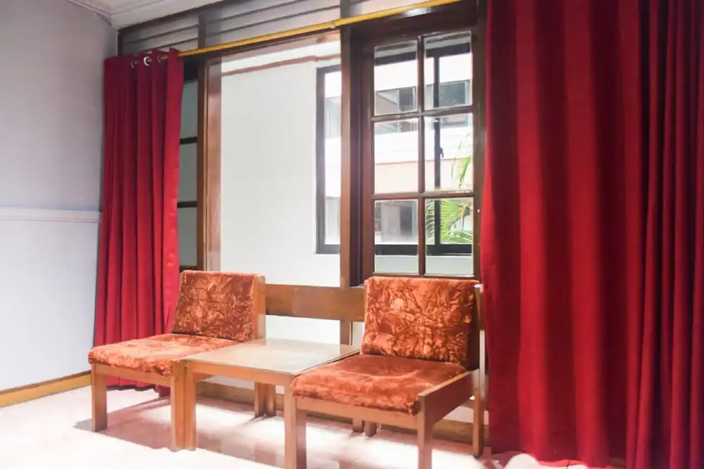 RedDoorz Plus near RSCM Jakarta
