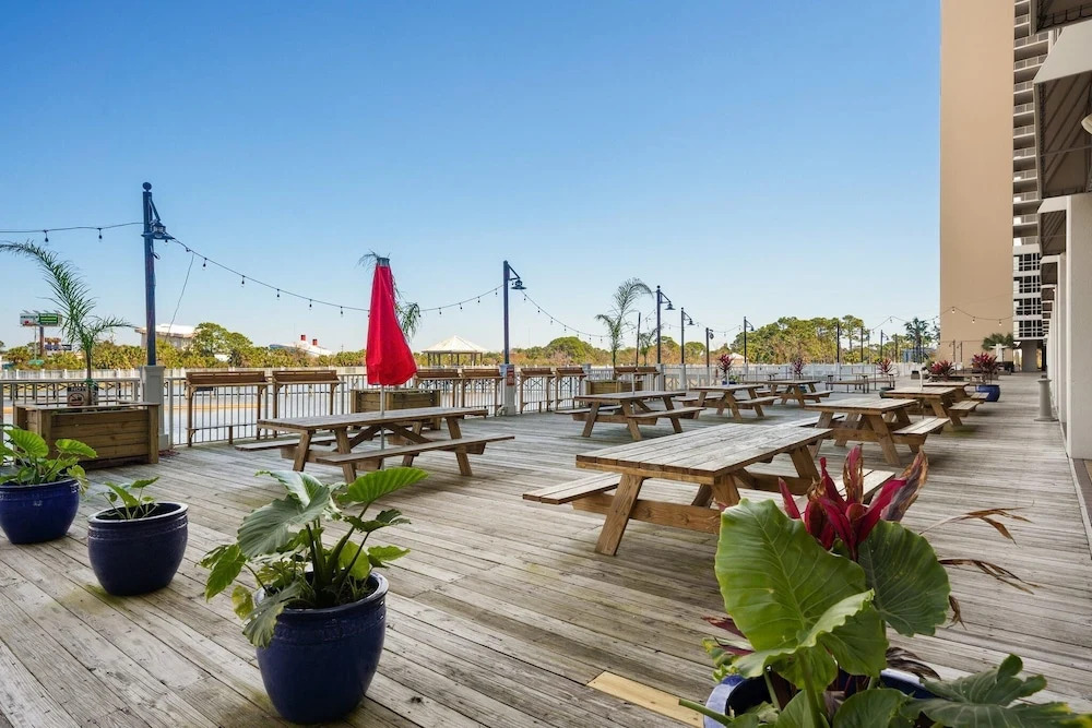 Laketown Wharf 1331