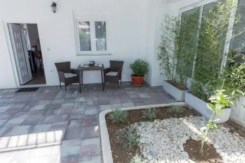 Sara Residence