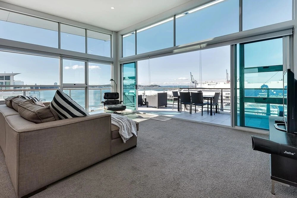 QV Spacious Waterfront Apartment - 748