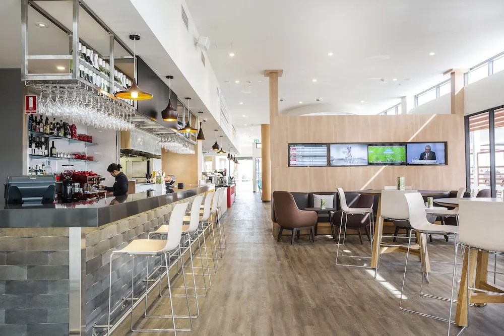 Ibis Mackay