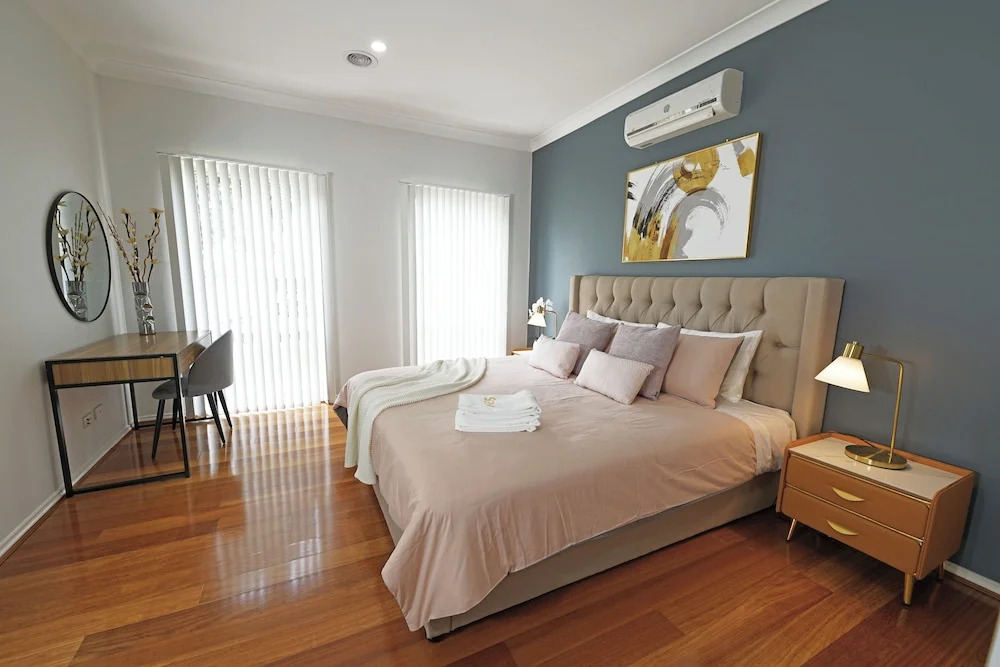 Hallam 5BRM Rental Entire House