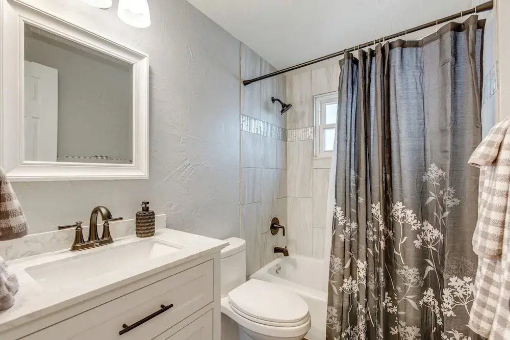 12 Mi to Dtwn Denver: Home w/ Fenced Backyard!