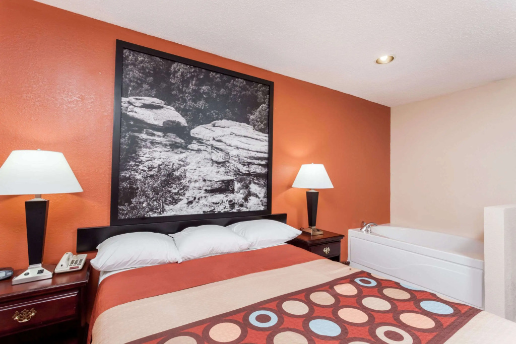 Super 8 by Wyndham Harrisburg