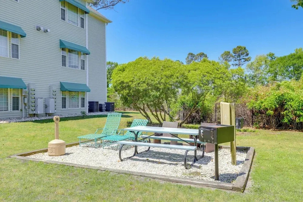 Golf Cart & Pool Access! Condo in Myrtle Beach