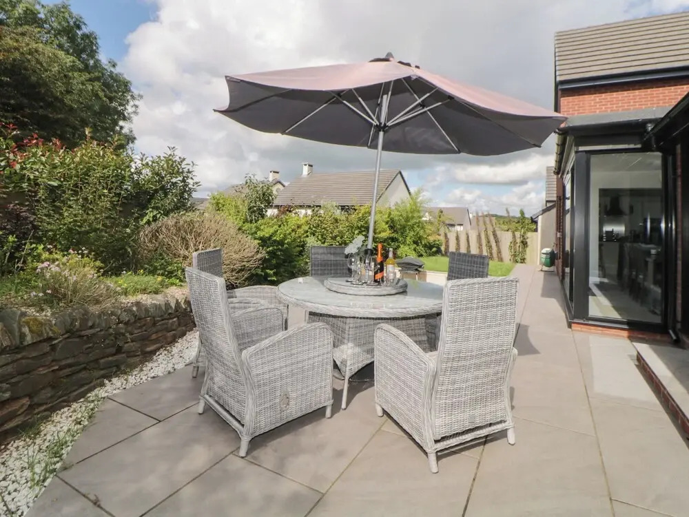 2 White Rock Court