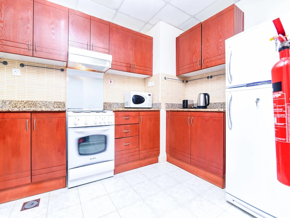OYO Home 176 1BHK Lake Tower JLT