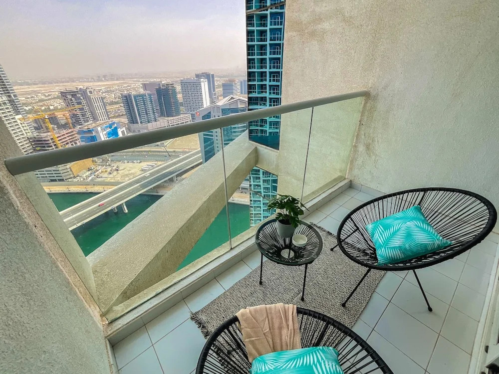 Canal view Studio and One Bedroom Apartments, Damac Maison Prive by TSHH