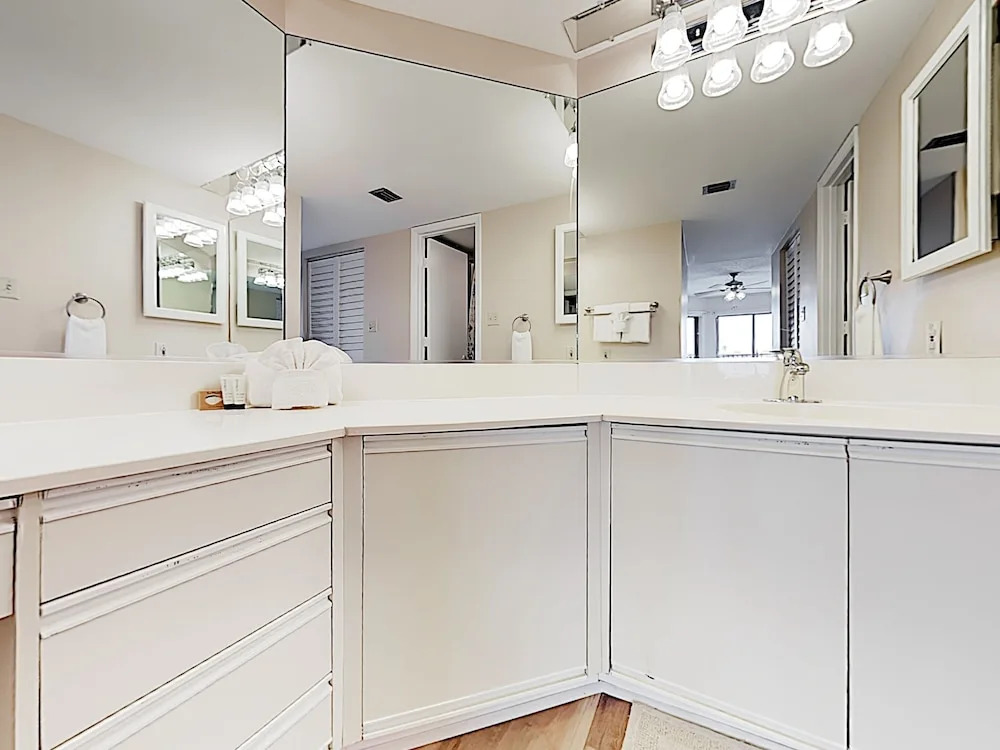 Bayshore Unit 402 - 2 Br Condo