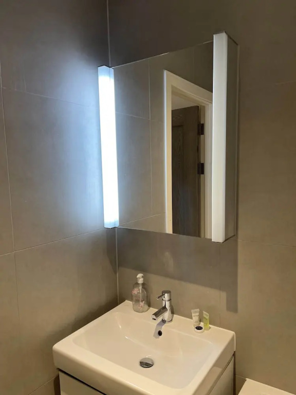 Remarkable 1-bed Apartment in Slough