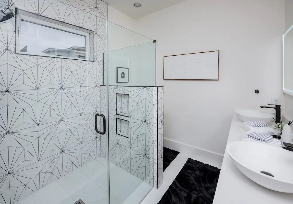 NEW Luxury Home With Rooftop Heated Pool
