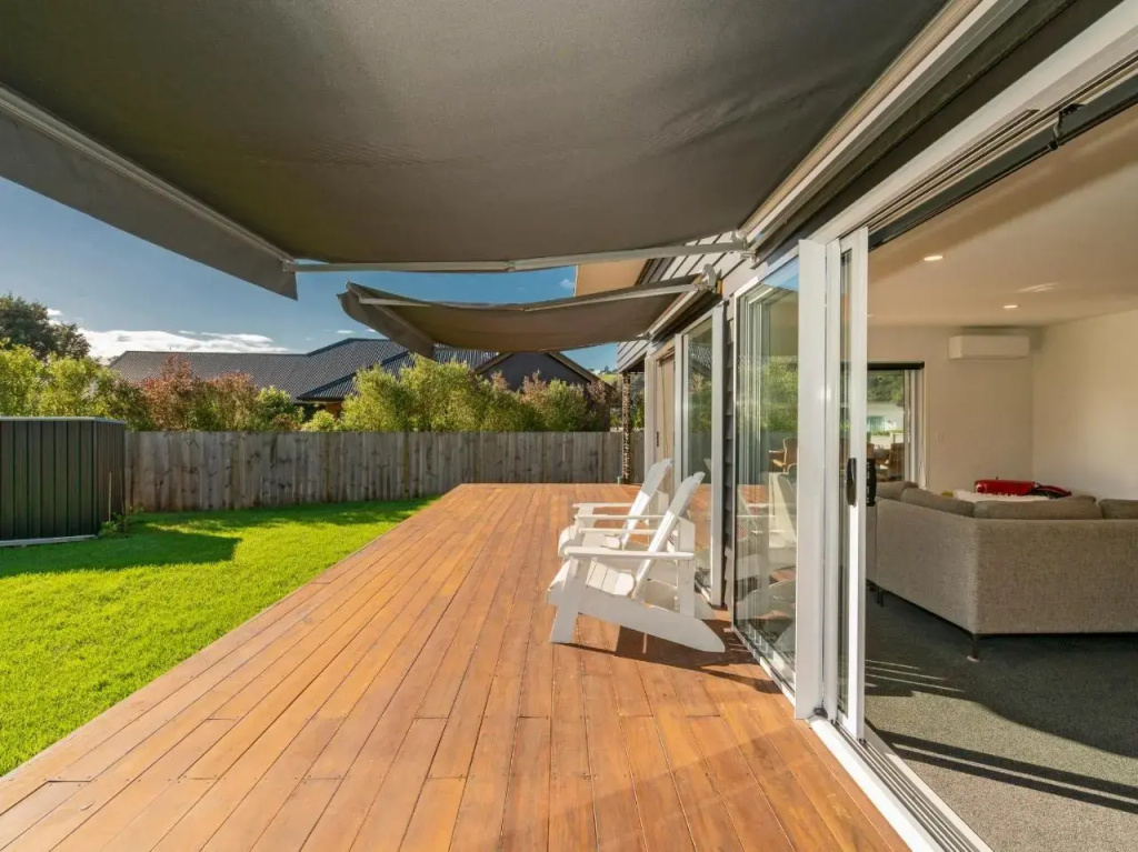 Sundaze Escape - Cooks Beach Holiday Home