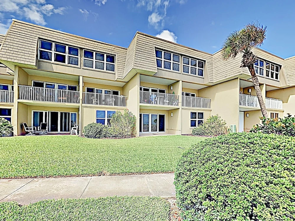 New Listing! Plush W/ Pool & Ocean Views 2 Bedroom Condo