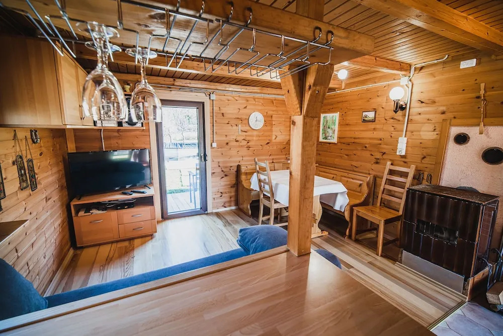Wooden Cabin Zurej with Hot Tub
