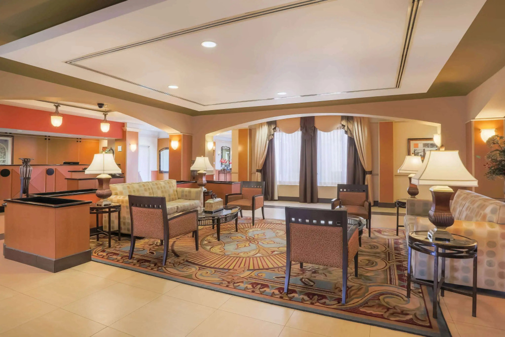 La Quinta by Wyndham Islip - MacArthur Airport