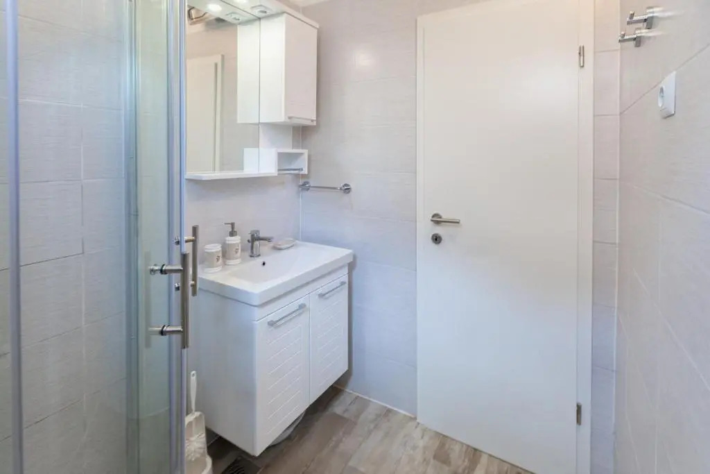 Apartment Ema