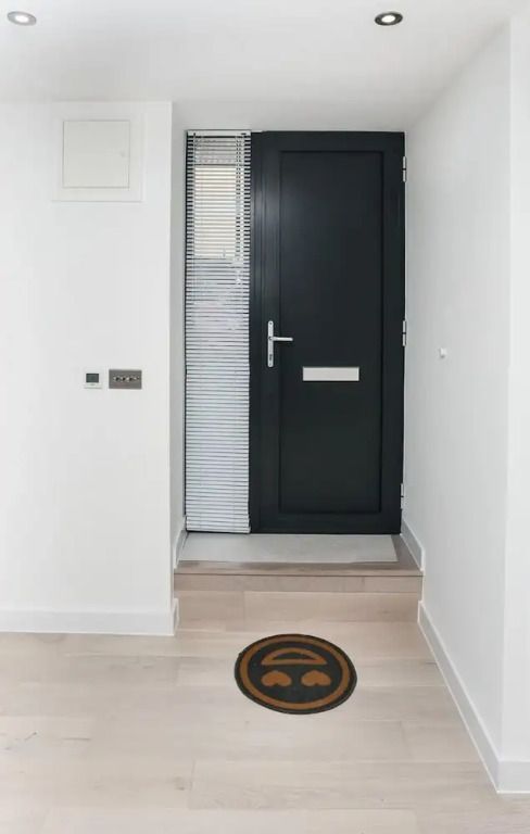 Modern, Brand New Townhouse in Bath