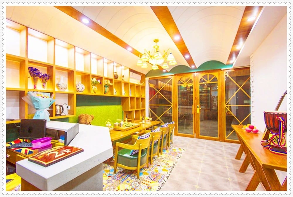 Edinburgh Hostel - Coffee bar - Western breakfast -Travel expert -Good location-English reception-Ticket service-Tourism planing-Laundry-Camara-Drone gopro