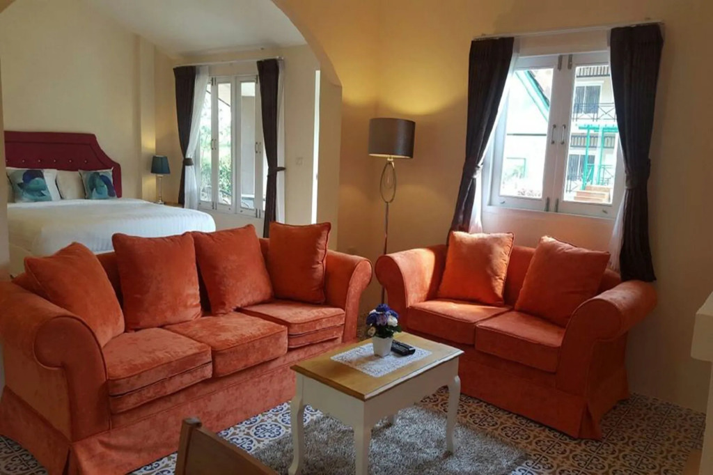 Palazzo Pavone Gallery & Resort