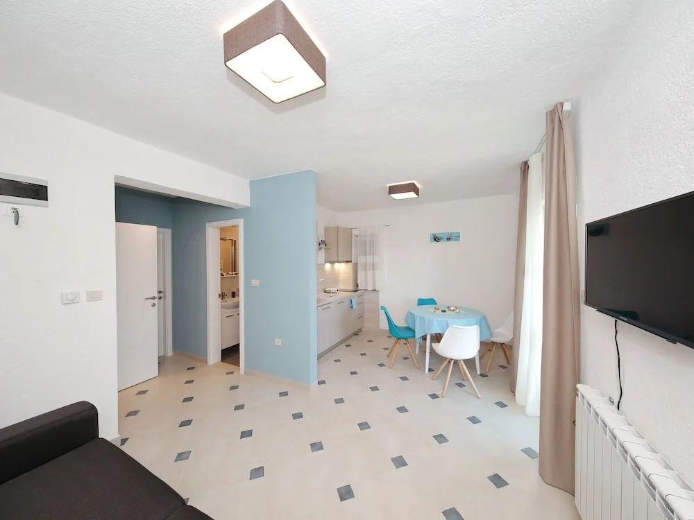 Charming Apartment Directly on the Sea, Whirlpool and Sauna, Beautiful Garden