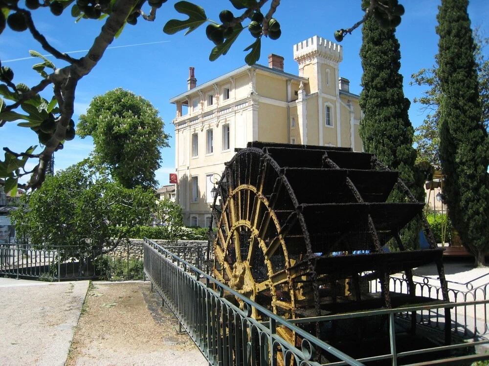 Detached Holiday Home With Private Pool Walking Distance From the Village of Roussillon