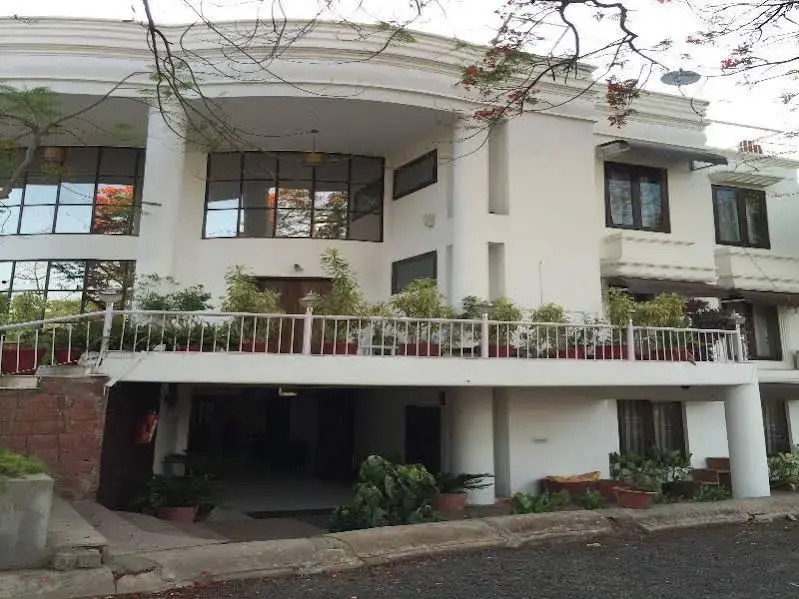 Metro Suites