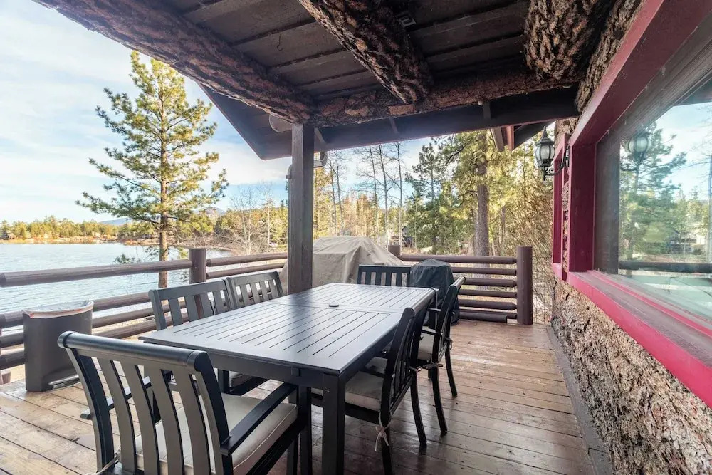 Shoreline Lakehouse by Avantstay Majestic Lakefront Cabin w/ Hot Tub & Fire Pit!