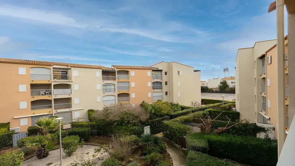 Sunny Garden Apartment in Agde