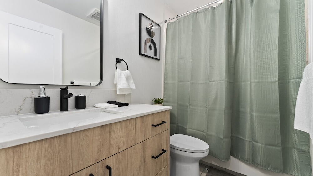 Ballard Hangout - Arcade, Covered Deck, Sleeps 10!