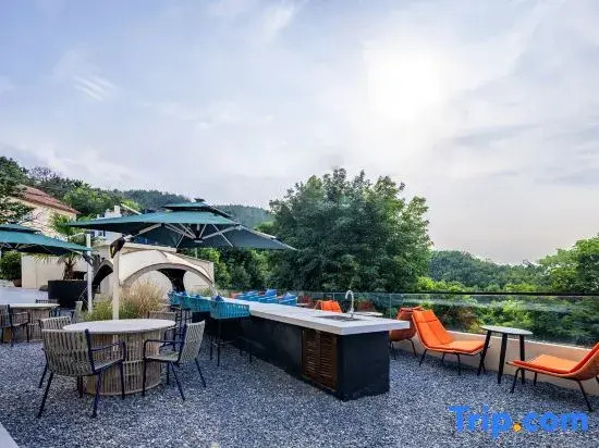 Waves · Designer Boutique Homestay