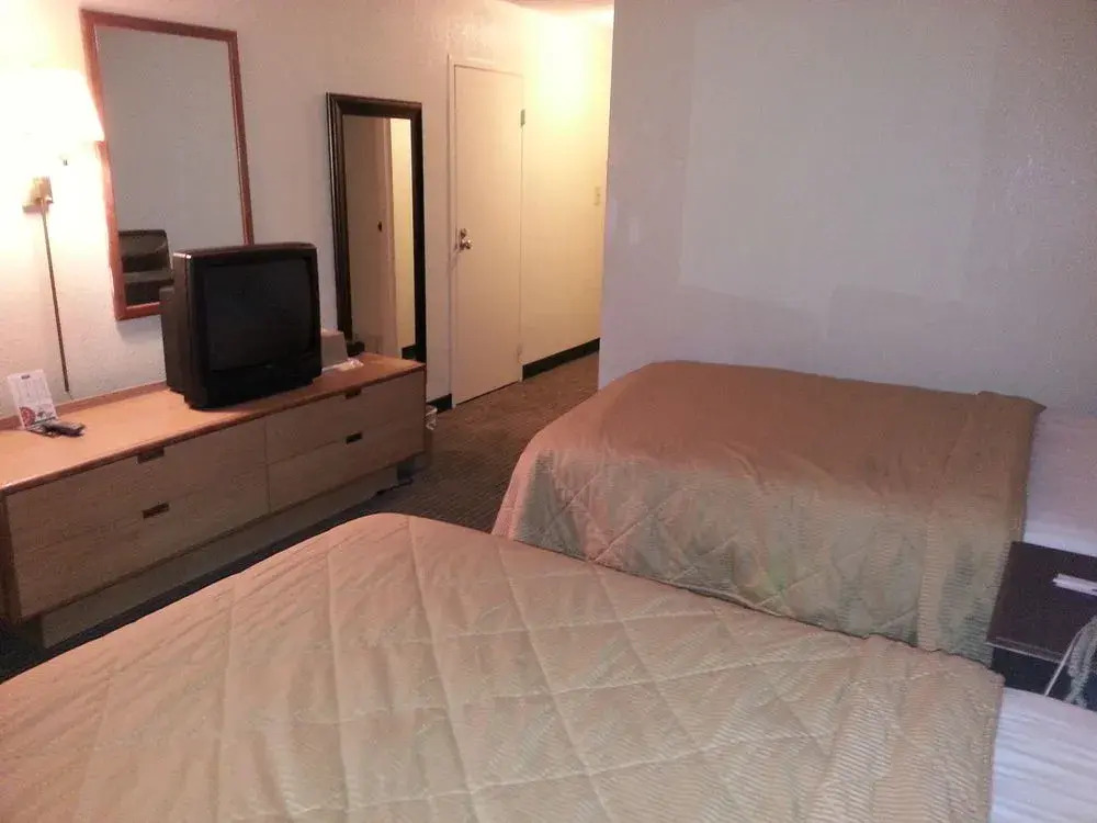 Rodeway Inn & Suites