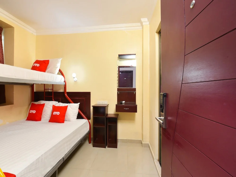 Super OYO 90562 J Hotel PJ