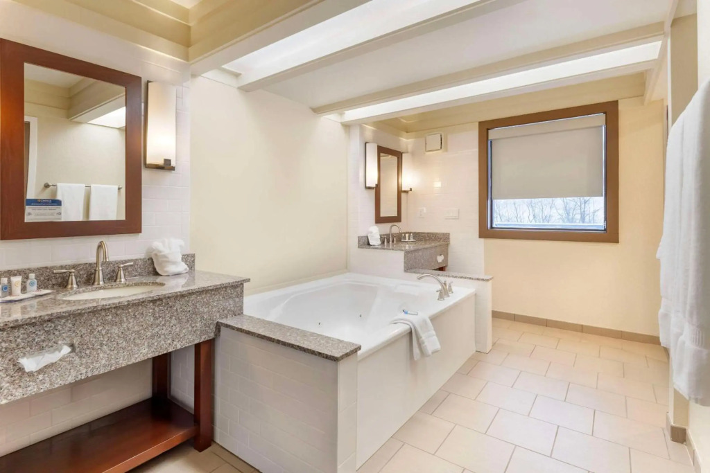 Comfort Inn & Suites Johnstown - Richland Town Center