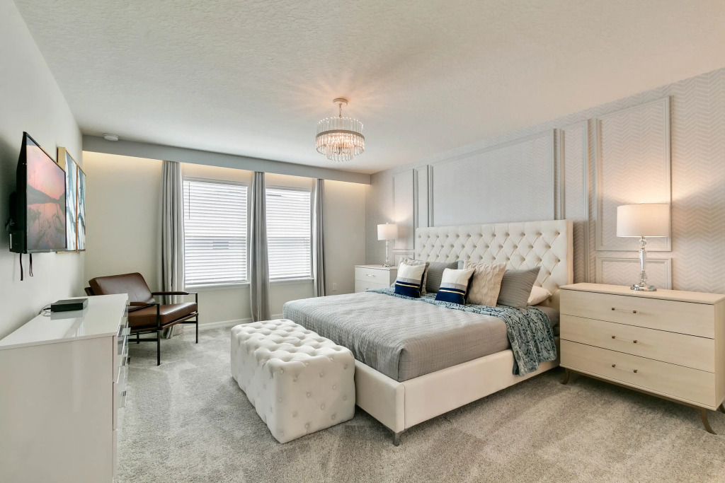 5 Bedrooms4 Bathrooms Windsor Island 1860Sd