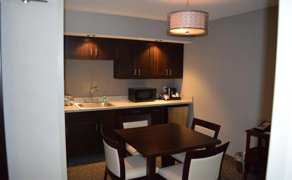 Holiday Inn and Suites East Peoria by IHG