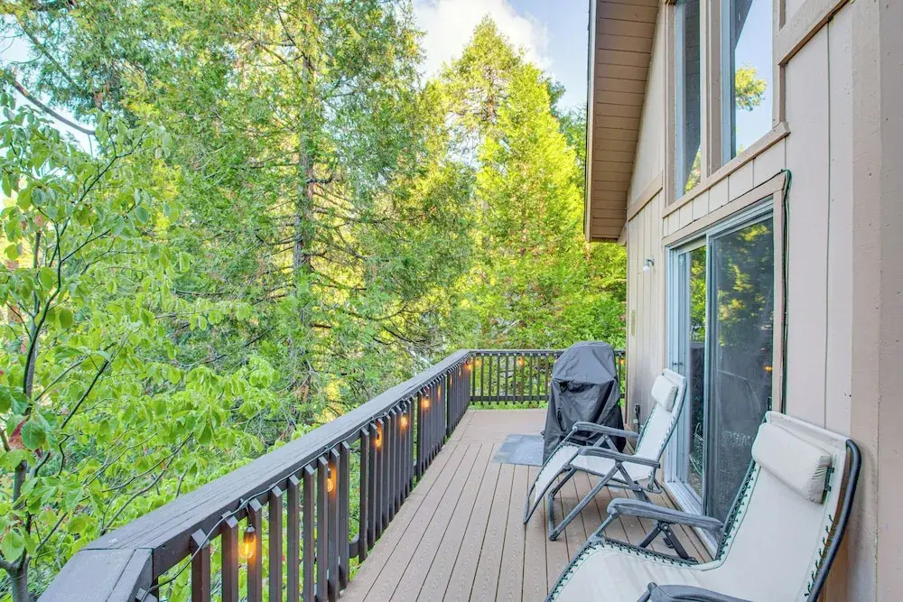 1 Mi to Lake Arrowhead Village! Cabin w/ Game Room