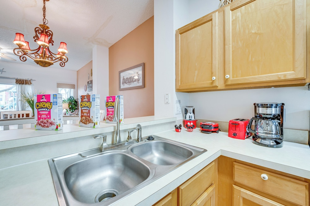 4 Mi to Disney: Emerald Island Resort Home!