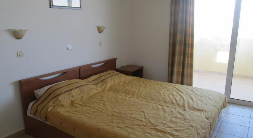Peros Studios & Apartments