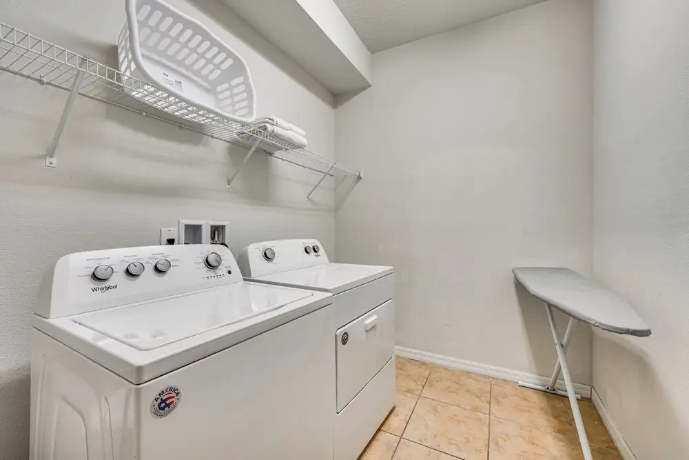 8 Mi to Disney World: Family-friendly Retreat!