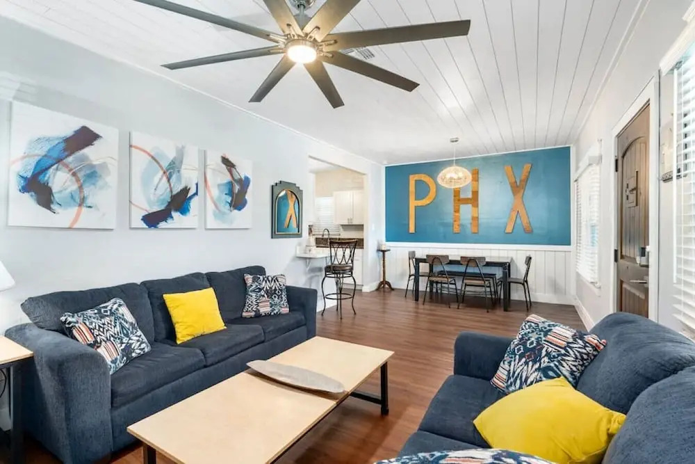 Centra Phoenix House Kingbed