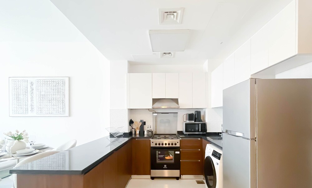 Bright 2bed Family Home: Pool, Gym & Kids Play