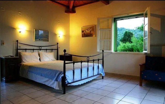 Aretousa Studios & Apartments