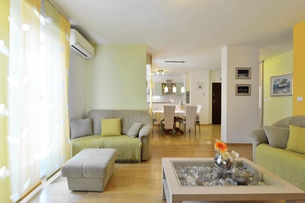 Sama - Modern & Comfortable - A1